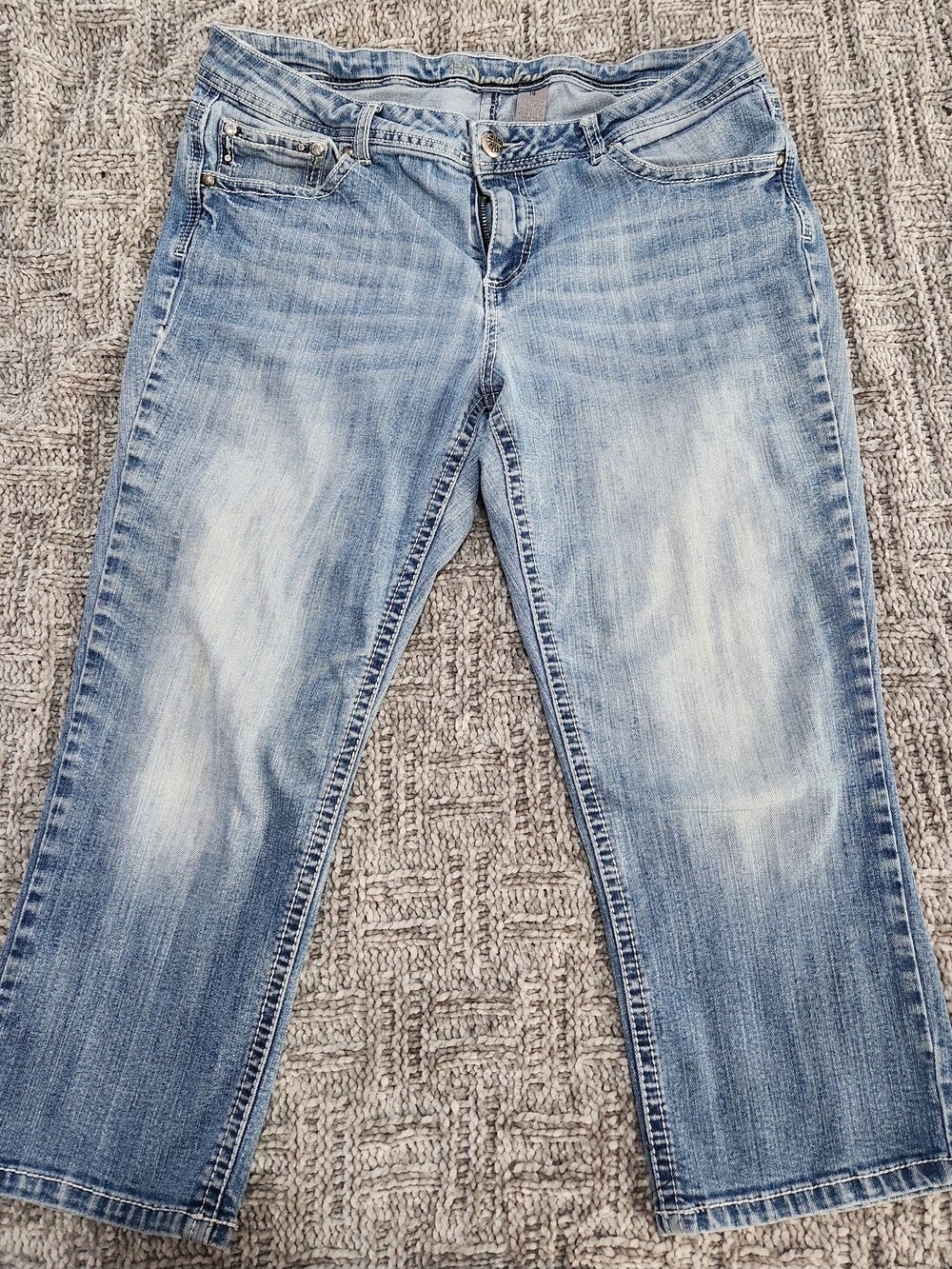 Light Wash Women’s Jeans - Classic Straight Leg